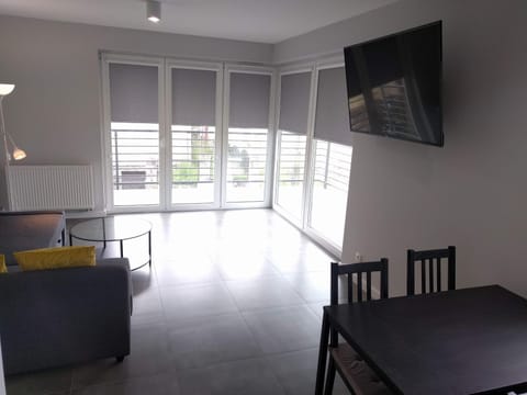 Communal lounge/ TV room, TV and multimedia, Living room, Dining area, Evening entertainment