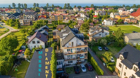 Property building, Day, Neighbourhood, Natural landscape, Bird's eye view, City view, Sea view, Street view, Area and facilities, Location, Parking