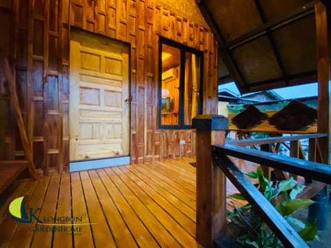 Facade/entrance, Balcony/Terrace