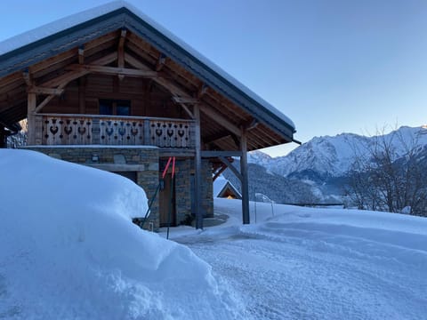 Property building, Nearby landmark, Day, Natural landscape, Winter, Mountain view