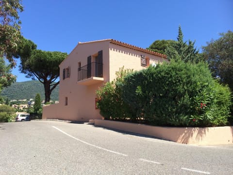 Property building, Facade/entrance, Garden