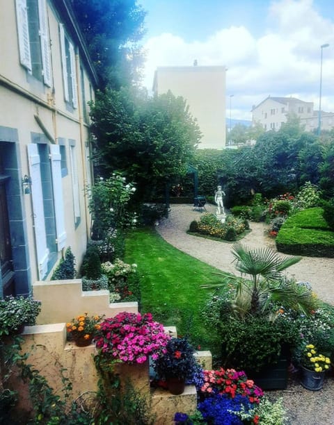 Propriété Charbaymond Bed and Breakfast in Clermont-Ferrand