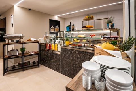 Restaurant/places to eat, Kitchen or kitchenette, Food and drinks, Food, Breakfast, Continental breakfast, Buffet breakfast