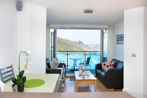 Millendreath at Westcliff - Self Catering flat with amazing sea views Casa in Looe