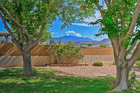 Modern St George Getaway with Shared Pool and Hot Tub! Condo in St George