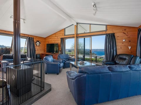 Heights Haven - Acacia Bay Holiday Home Maison in Taupo