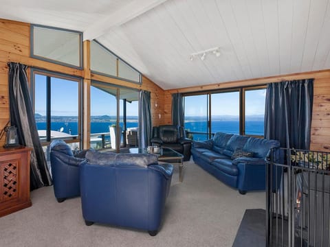 Heights Haven - Acacia Bay Holiday Home Maison in Taupo