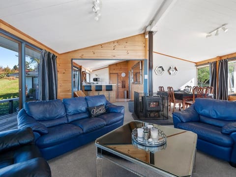 Heights Haven - Acacia Bay Holiday Home Casa in Taupo