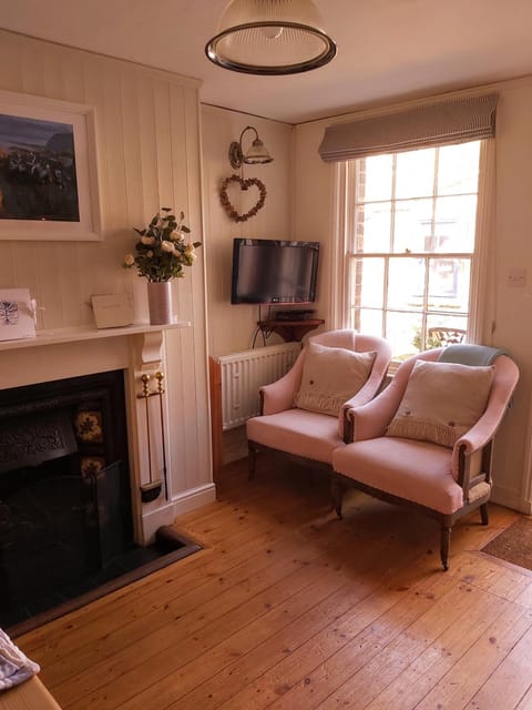 Dunsley Cottage House in High Street