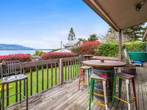 Lakeside Escape - Lake Tarawera Holiday Home House in Rotorua