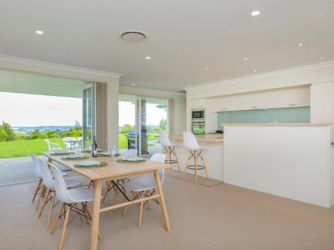 Matakana Views - Matakana Holiday Home House in Auckland Region