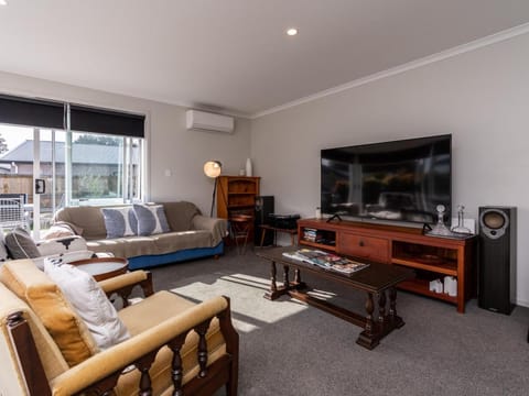 First Choice in Mangawhai - Mangawhai Holiday Home House in Auckland Region