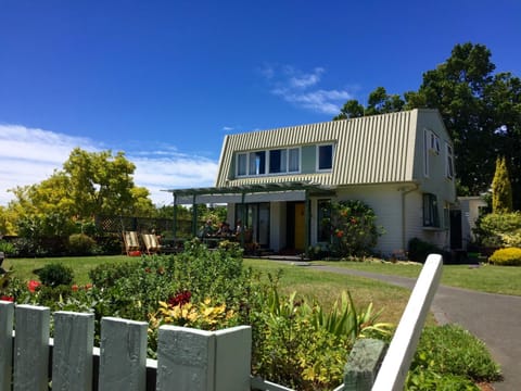 Jacaranda Lodge - Napier Hill Holiday Home House in Napier