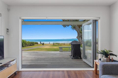 Kohi Point - Ohope Beachfront Holiday Home house in Bay Of Plenty