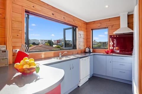 Ohope Sunshine Escape - Ohope Holiday Home Casa in Bay Of Plenty