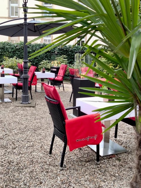 Patio, Restaurant/places to eat, Garden, Lounge or bar