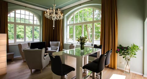 Living room, Seating area, Dining area