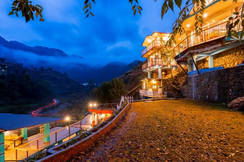 Zostel Plus Mussoorie- Kempty Hostel in Uttarakhand