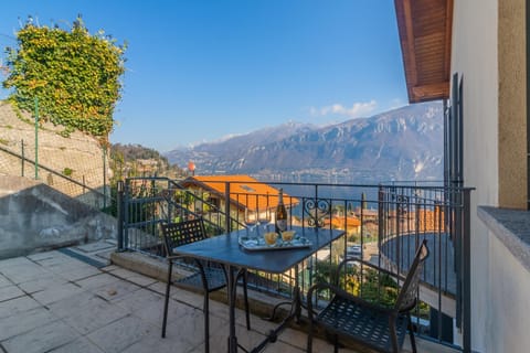 Balcony/Terrace, Mountain view