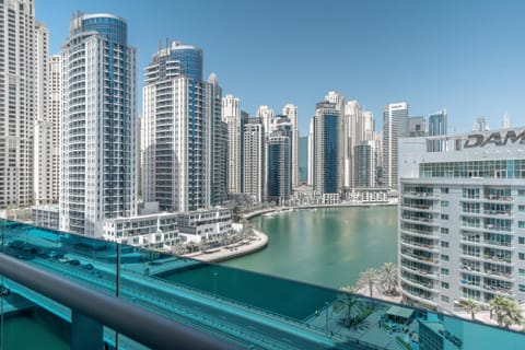 HiGuests - Spacious 1BR in Dubai Marina With Amazing Views Condo in Dubai