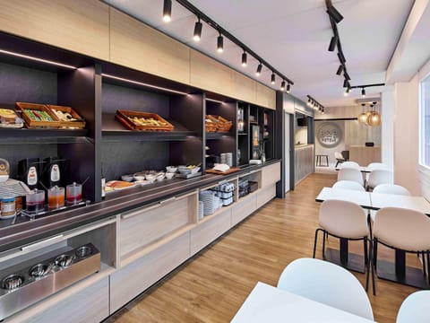 Lounge or bar, Breakfast