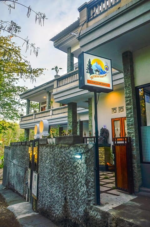 The Puncak Santhi Inn Inn in Nusapenida