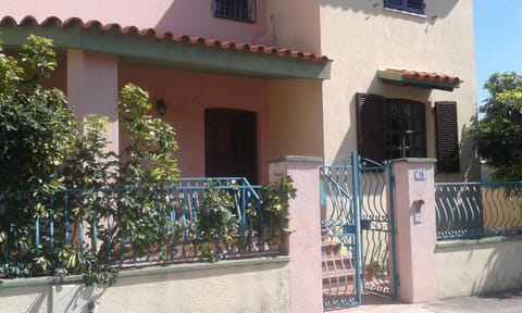 Orosei-Sardegna-Appartamento 5 posti letto con giardino Apartment in Orosei