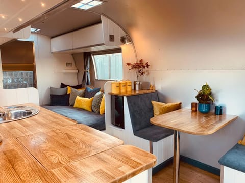 Vintage 1962 airstream Apartment in West Oxfordshire District