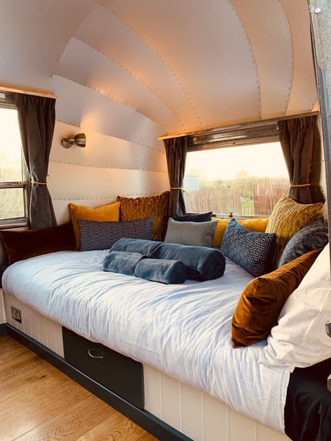 Vintage 1962 airstream Apartment in West Oxfordshire District