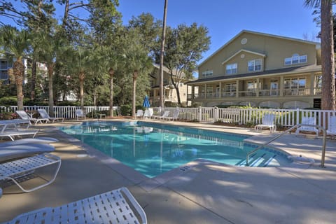 Coastal Hilton Head Beach Retreat with Pool Access! House in Hilton Head Island