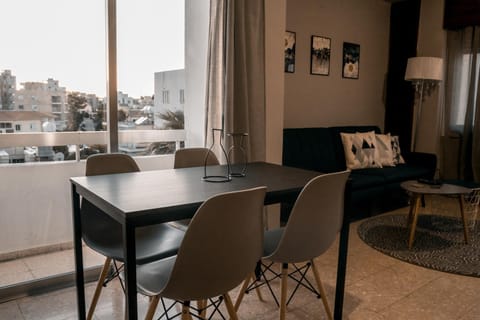 Dining area, Street view