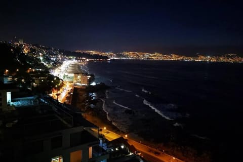 El Encanto de Reñaca viña del mar, Excelente vista al mar bajada directa a la playa Condo in Vina del Mar