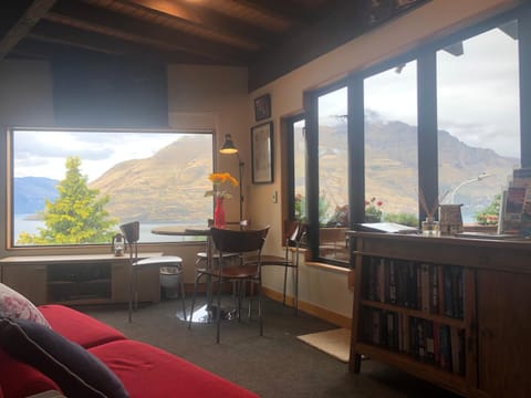 Crows Nest - Queenstown Holiday Home House in Queenstown