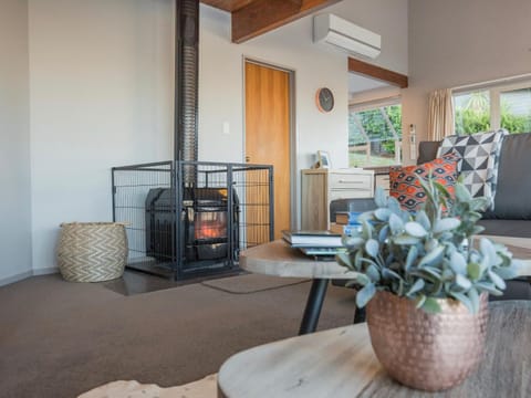 Wakatipu Views - Queenstown Holiday Home House in Queenstown