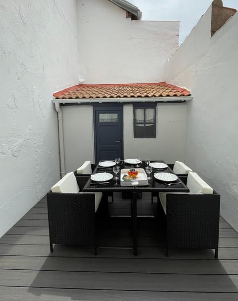 Patio, Dining area