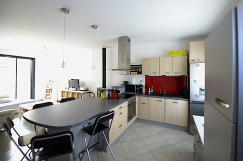 Kitchen or kitchenette, Dining area, dishwasher, minibar, pet friendly, stove, toaster