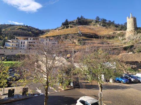 Neighbourhood, Natural landscape, Mountain view, Location, Parking