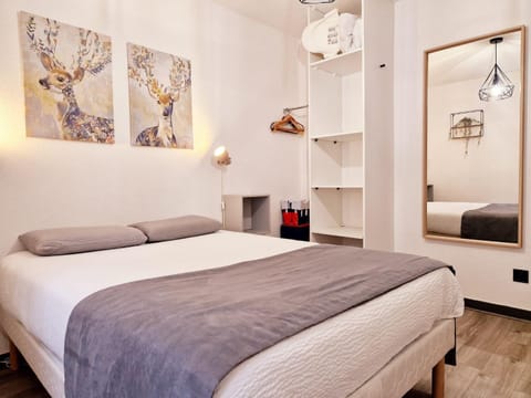 Bed, Photo of the whole room, Bedroom, wardrobe