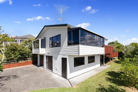 Serene at Snells - Snells Beach Bach House in Auckland Region