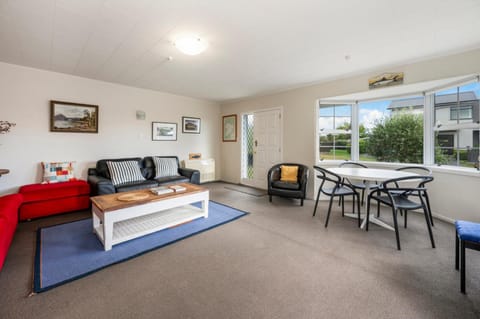 Jacksons - Two Mile Bay Holiday Home Haus in Taupo