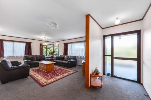 Courtside Quarters - Waihi Beach Holiday Home House in Bay Of Plenty