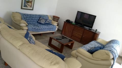 Casa Eventos e Temporada com 4 suites, piscina, churrasqueira, Wi-Fi, Ar Condicionado - Proximo Praia Mar Casado e Pernambuco - Guaruja - House in State of São Paulo