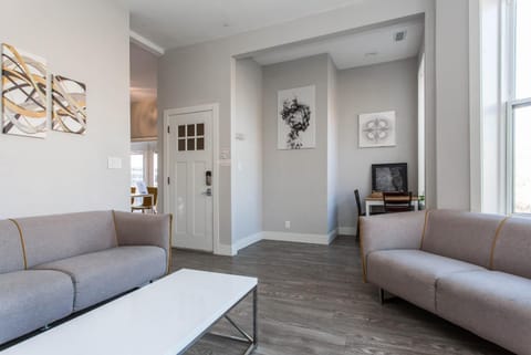 Prime Location! - Modern 2BR Apts Right Next to Wrigley Field & Transit! Apartment in Chicago