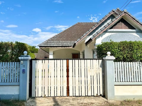 Property building, Facade/entrance, Day