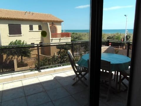 VUE MER Maison individuelle 30 m de la plage 4 chambres 10 couchages jardin parking LXRM26 Villa in Portiragnes