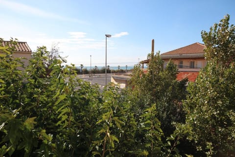 50m de la plage vue mer Très belle maison 3 chambres 5 couchages grand jardin parking voitures LXMURIER Chalet in Portiragnes
