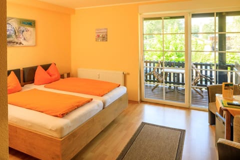 Bed, Balcony/Terrace, Photo of the whole room, Bedroom, Garden view