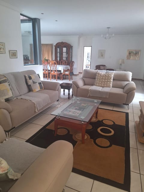 288 Majestic View - Vaal De Gràce Golf Estate - Loadshedding Friendly House in North West, South Africa