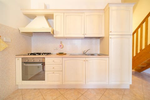 Kitchen or kitchenette, pet friendly, stove