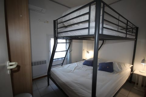 Bed, Photo of the whole room, Bedroom, bunk bed